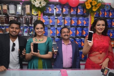 Sreemukhi and Catherine Launches B New Mobile Store - 5 of 13