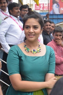 Sreemukhi and Catherine Launches B New Mobile Store - 8 of 13