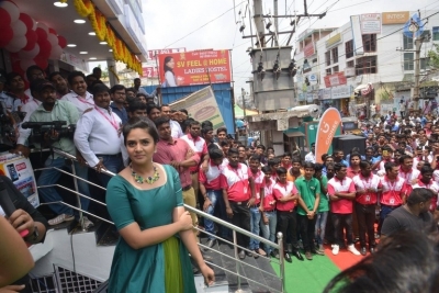 Sreemukhi and Catherine Launches B New Mobile Store - 10 of 13