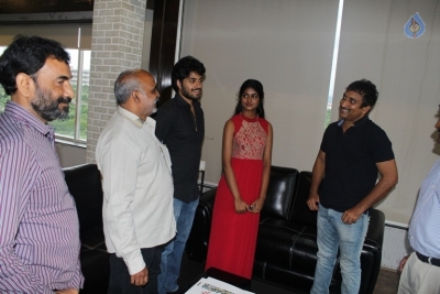 Sreenu Vaitla Launches Gulf Movie Heroine 1st Look - 5 of 6