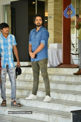 Sumanth Ashwin at Babai Hotel Vijayawada - 7 of 11