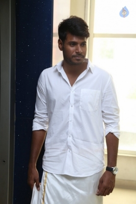 Sundeep Kishan Samanthakamani Interview Photos - 3 of 19