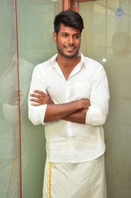 Sundeep Kishan Samanthakamani Interview Photos - 4 of 19