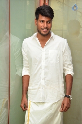 Sundeep Kishan Samanthakamani Interview Photos - 11 of 19