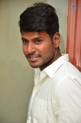 Sundeep Kishan Samanthakamani Interview Photos - 14 of 19