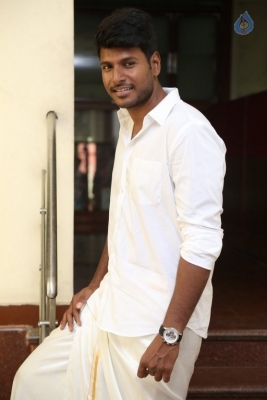 Sundeep Kishan Samanthakamani Interview Photos - 18 of 19