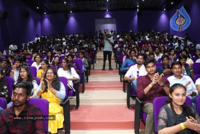 Tarun Bhaskar in Sreyas College - 16 of 25