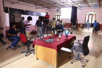 Undha Ledha Movie Working Photos - 23 of 30
