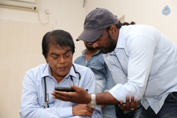 Undha Ledha Movie Working Photos - 27 of 30