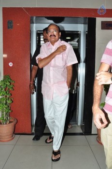 Venkaiah Naidu Watches Brahmotsavam Movie - 9 of 21