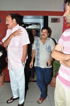 Venkaiah Naidu Watches Brahmotsavam Movie - 10 of 21