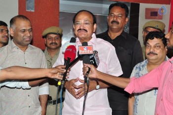 Venkaiah Naidu Watches Brahmotsavam Movie - 16 of 21