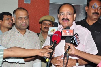 Venkaiah Naidu Watches Brahmotsavam Movie - 18 of 21