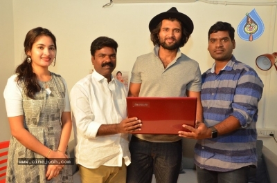 Vijay Devarakonda Launched Bithiri Sathi Tupaki Ramudu Teaser - 6 of 9