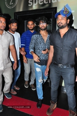 Vijay Devarakonda Watching Ee Nagaraniki Emaindi Movie - 5 of 9