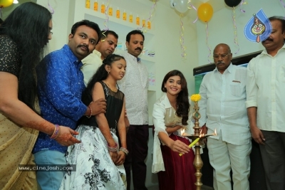 Yamini Bhaskar Inaugurates BeYou Salon at Narasaraopet - 6 of 21