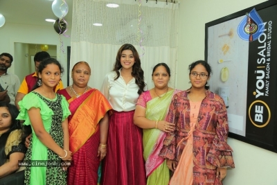 Yamini Bhaskar Inaugurates BeYou Salon at Narasaraopet - 14 of 21