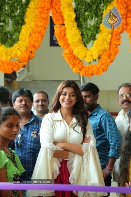 Yamini Bhaskar Inaugurates BeYou Salon at Narasaraopet - 19 of 21