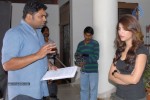 Yevadu Movie Working Stills - 6 of 22