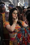 Zarine Khan at Naan Rajavaaga Pogiren Shooting Spot - 9 of 64