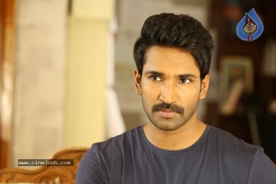 Aadhi Pinisetty First Look From U Turn