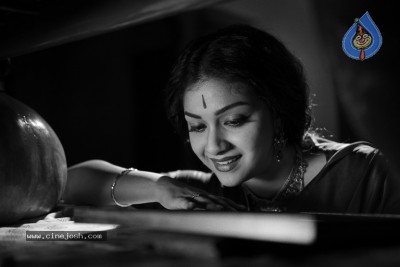 Mahanati Keerthy Suresh First Look