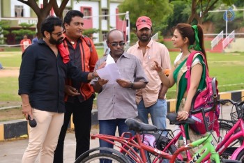 Meelo Evaru Koteswarudu Working Photos