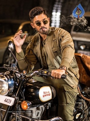 Naa Peru Surya New Still