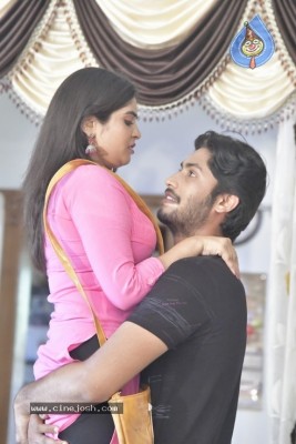 Naku Edhe First Time Movie Stills