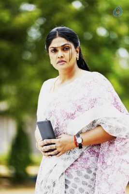 Nirosha in Nuvvu Thopu Raa Movie