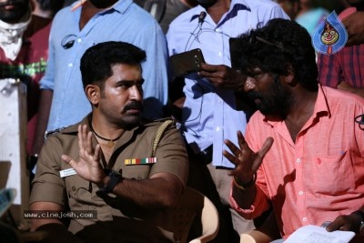 Thimiru Pudichavan Movie Working Stills
