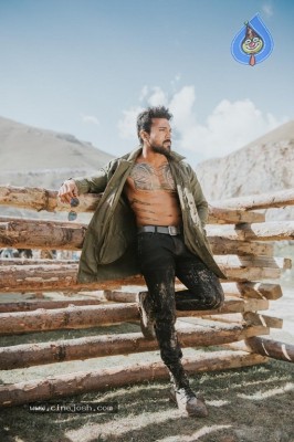 Vinaya Vidheya Rama Movie Working Stills