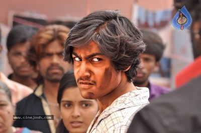 Yevadu Takkuva Kadu Movie Stills