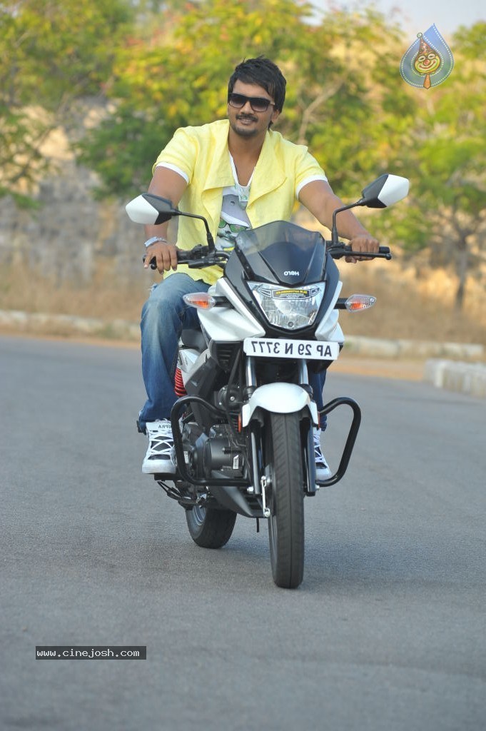 1000 Abaddalu Movie Stills - 14 / 15 photos