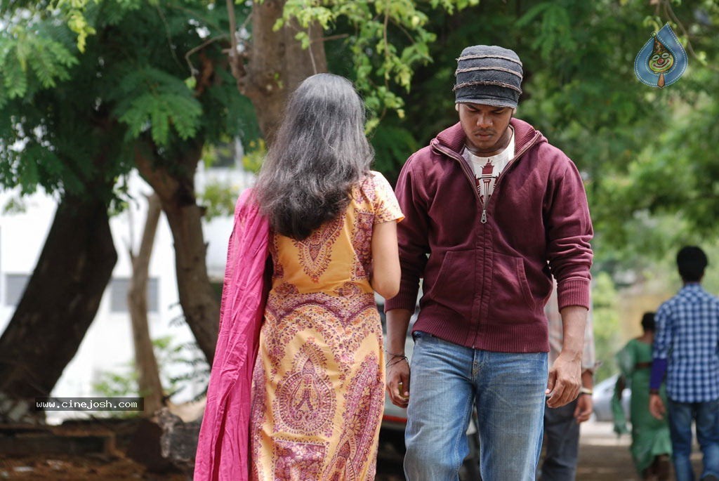 18 Vayasu Movie Stills - 5 / 37 photos