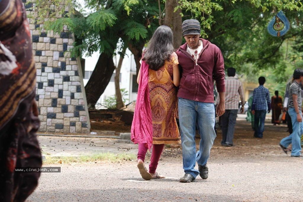 18 Vayasu Movie Stills - 9 / 37 photos