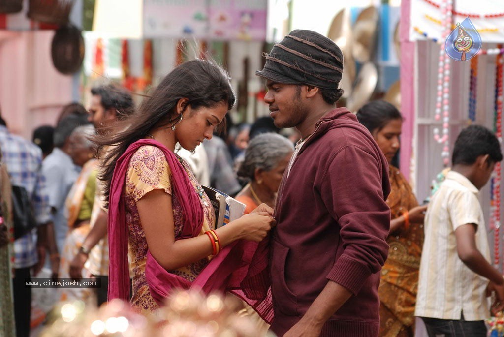 18 Vayasu Movie Stills - 23 / 37 photos