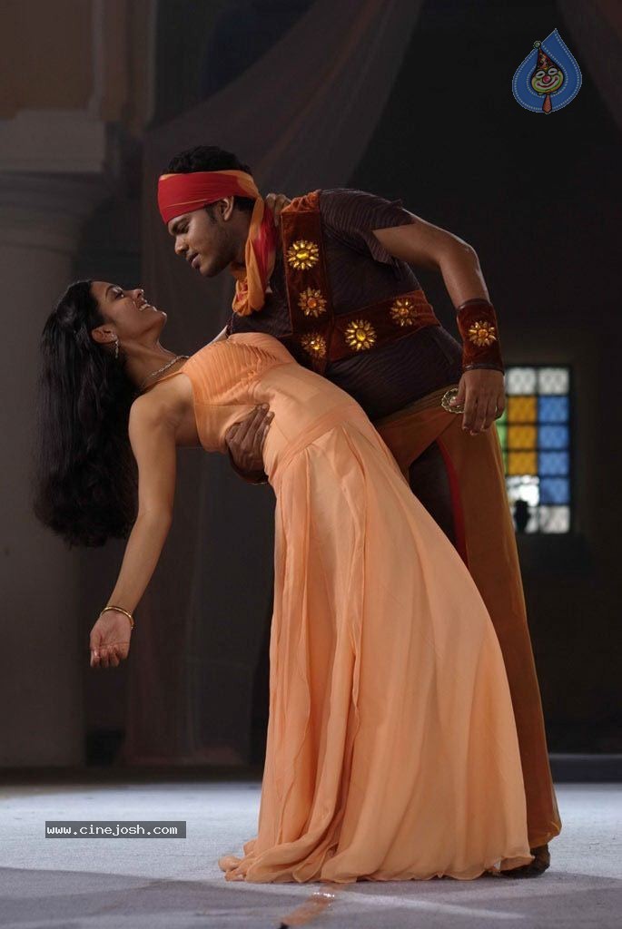 18 Vayasu Movie Stills - 24 / 37 photos