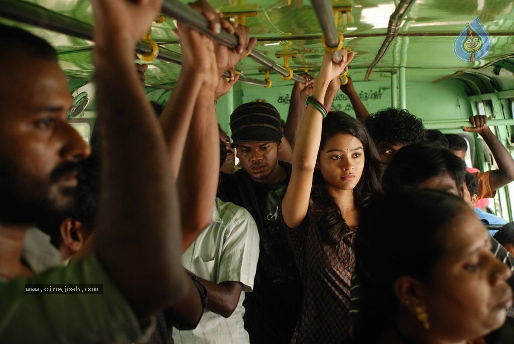 18 Vayasu Movie Stills - 29 / 37 photos