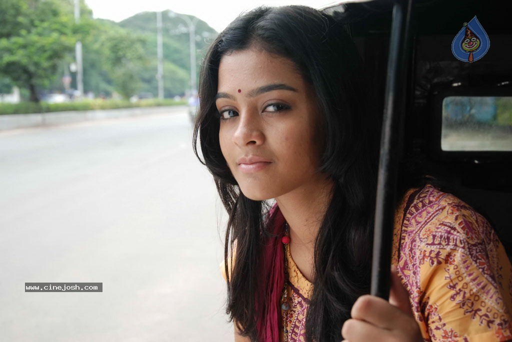 18 Vayasu Movie Stills - 30 / 37 photos