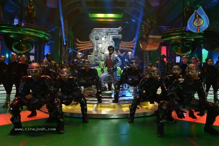 2.0 Movie Stills - 2 / 4 photos