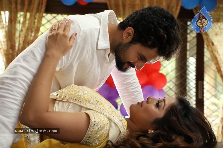 2 Friends Movie Stills - 6 / 10 photos