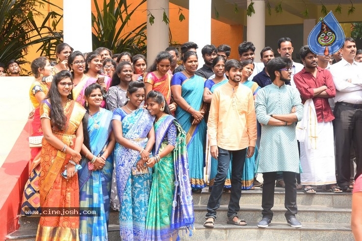 30 Rojullo Preminchatam Ela  Team at Warangal - 47 / 63 photos