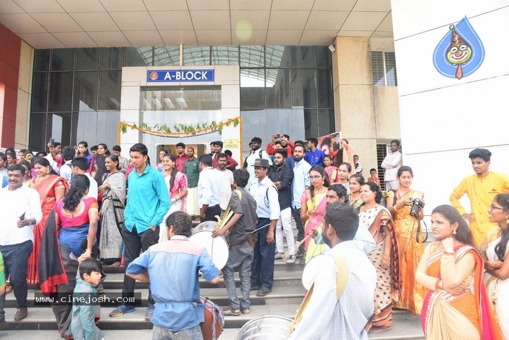 30 Rojullo Preminchatam Ela  Team at Warangal - 52 / 63 photos