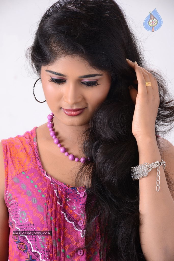 33 Prema Kathalu Movie Stills - 4 / 10 photos