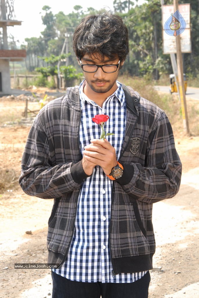 33 Premakathalu Movie Stills - 3 / 16 photos