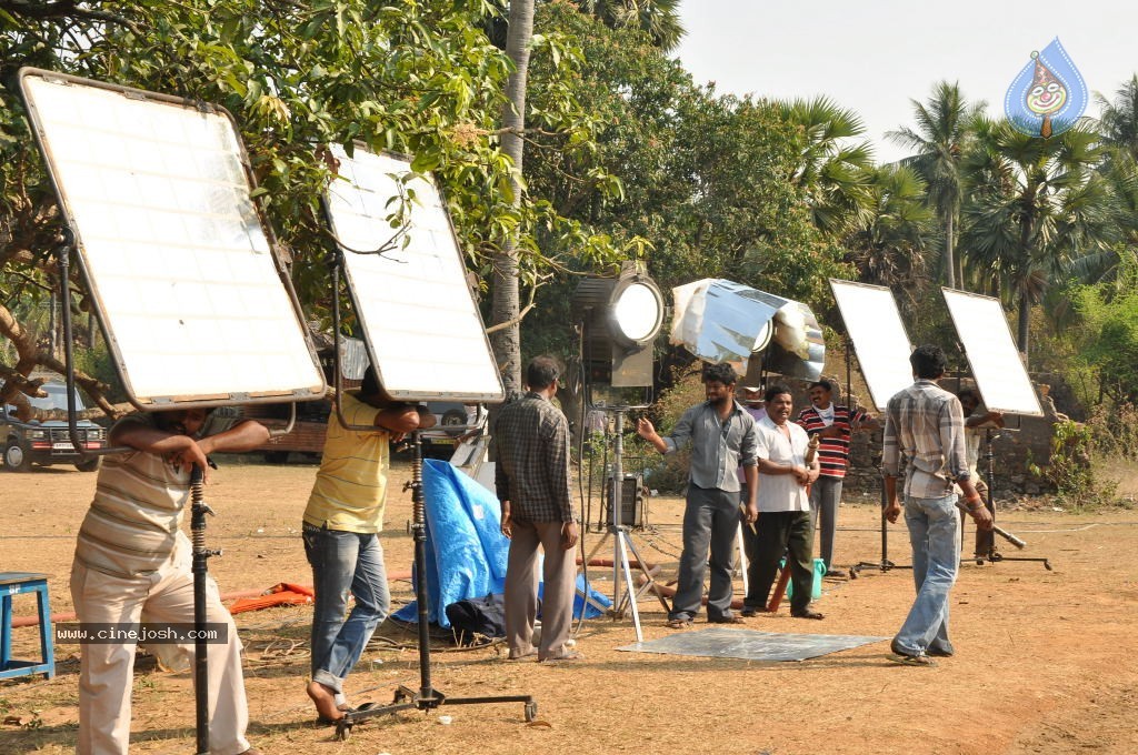 33 Premakathalu Movie Stills - 10 / 16 photos