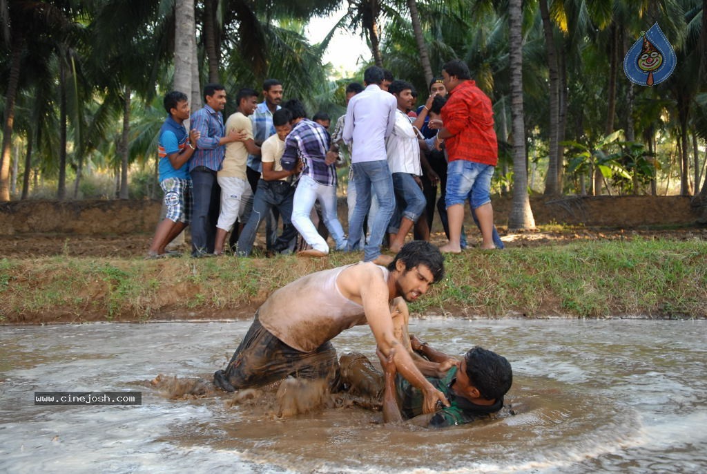 33 Premakathalu Movie Stills - 15 / 16 photos