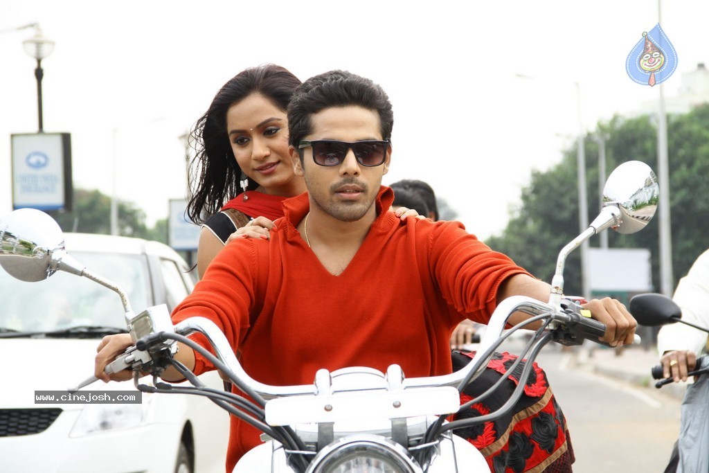 3 Idiots Movie Stills - 16 / 23 photos