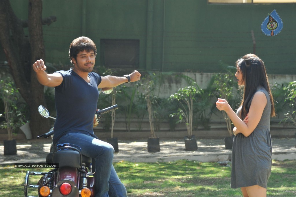 3 Idiots Movie Stills - 17 / 23 photos